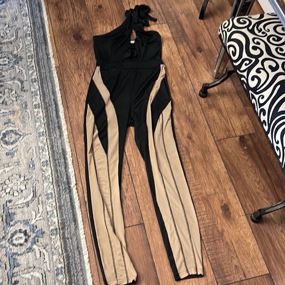 Jumpsuit - Picture 4 of 9